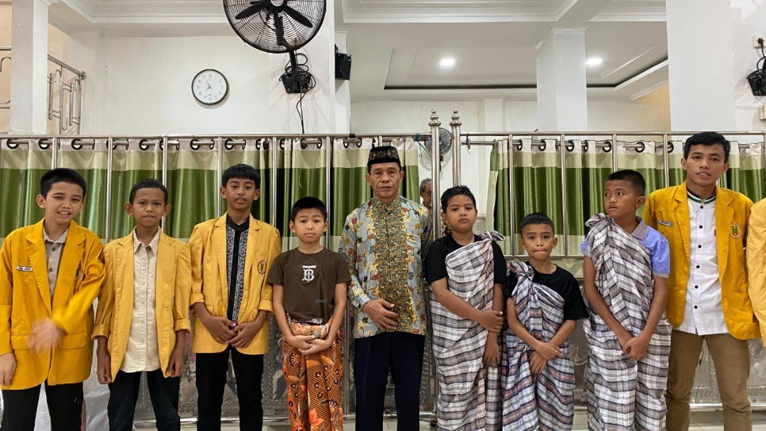 Muhammadiyah Maccini Bareng Tokoh Masyarakat Fasilitasi 120 Anak Ikut Sunatan Massal