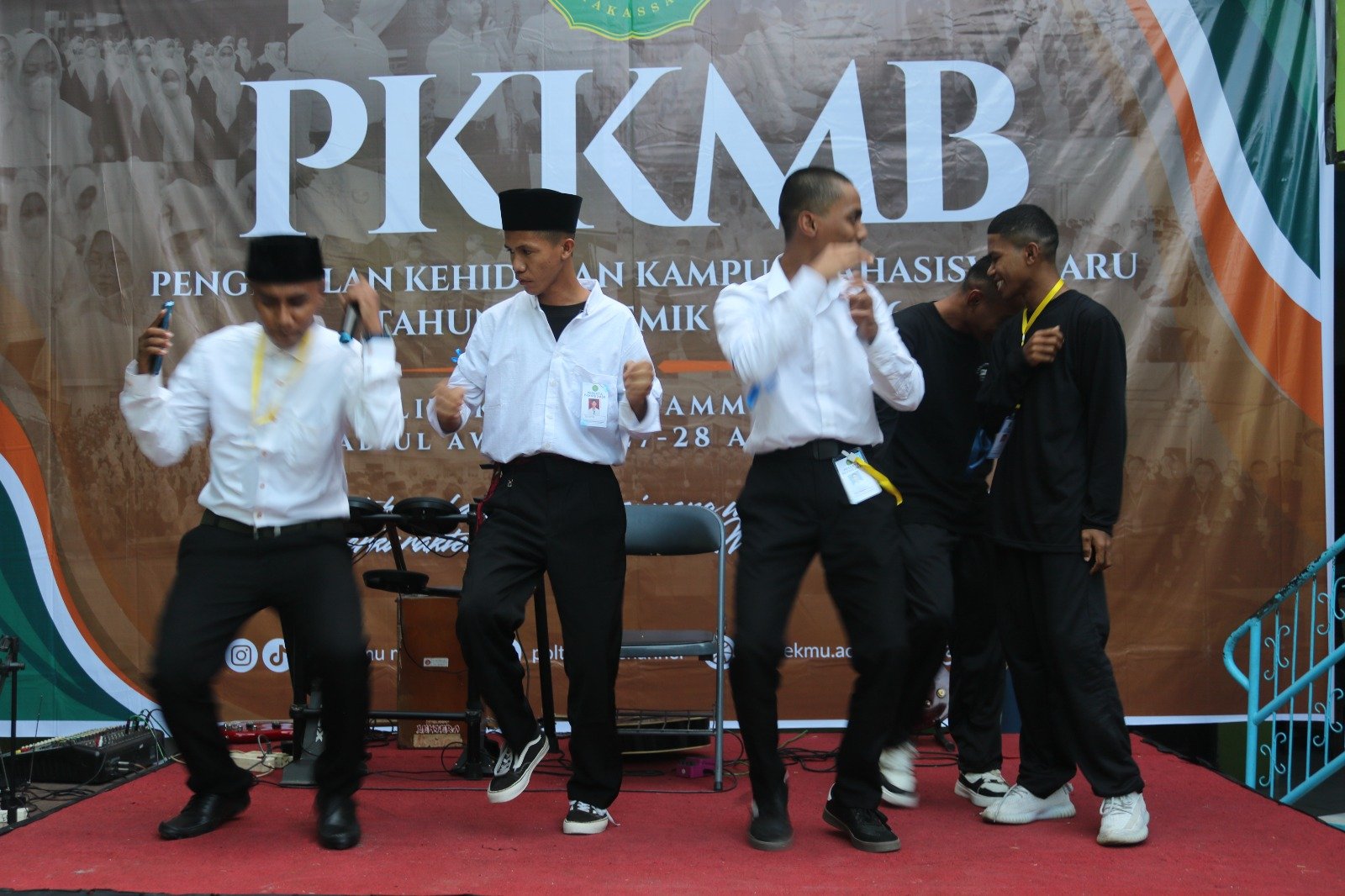 Meriahnya PKKMB 2025 Bikin Mahasiswa PoltekMu Makassar Tabola Bale