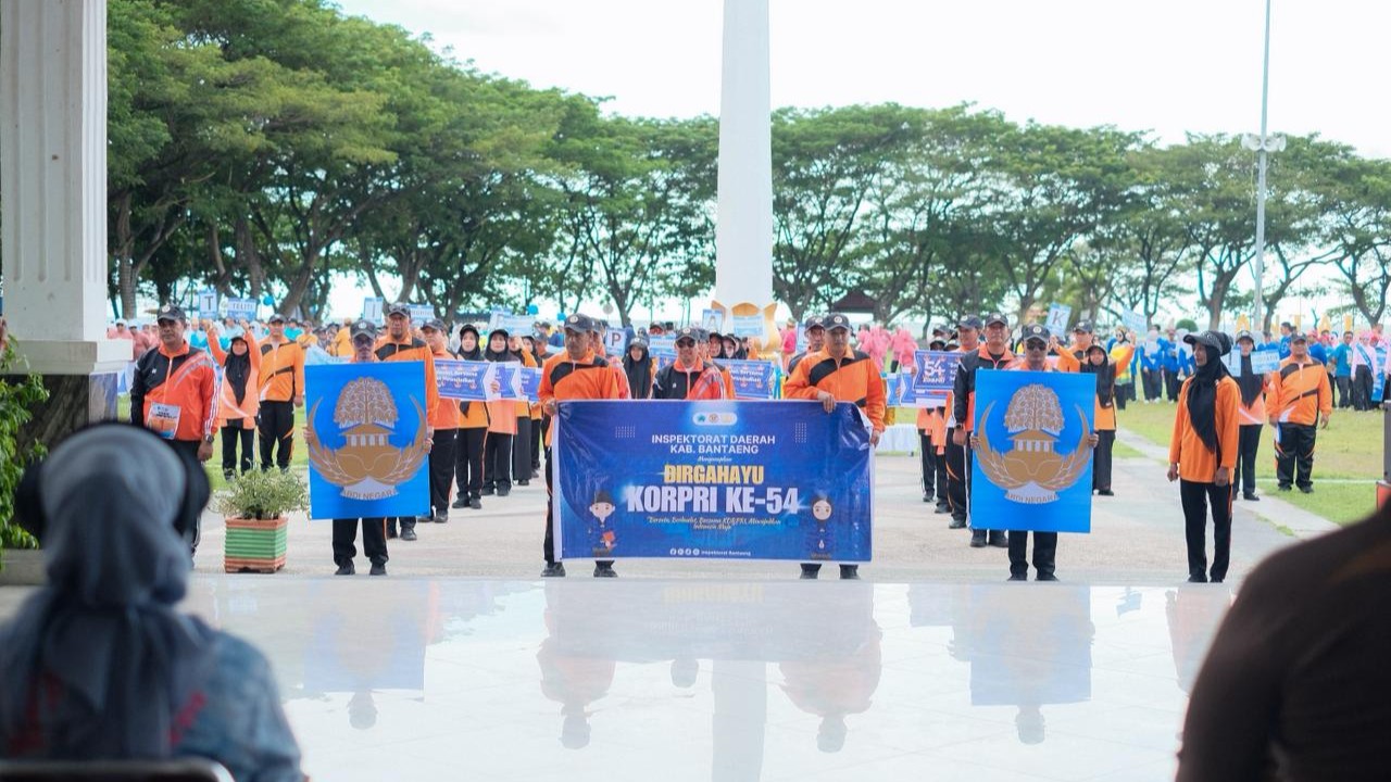 Meriah! ASN Lingkup Pemkab Bantaeng Meriahkan Defile HUT Korpri