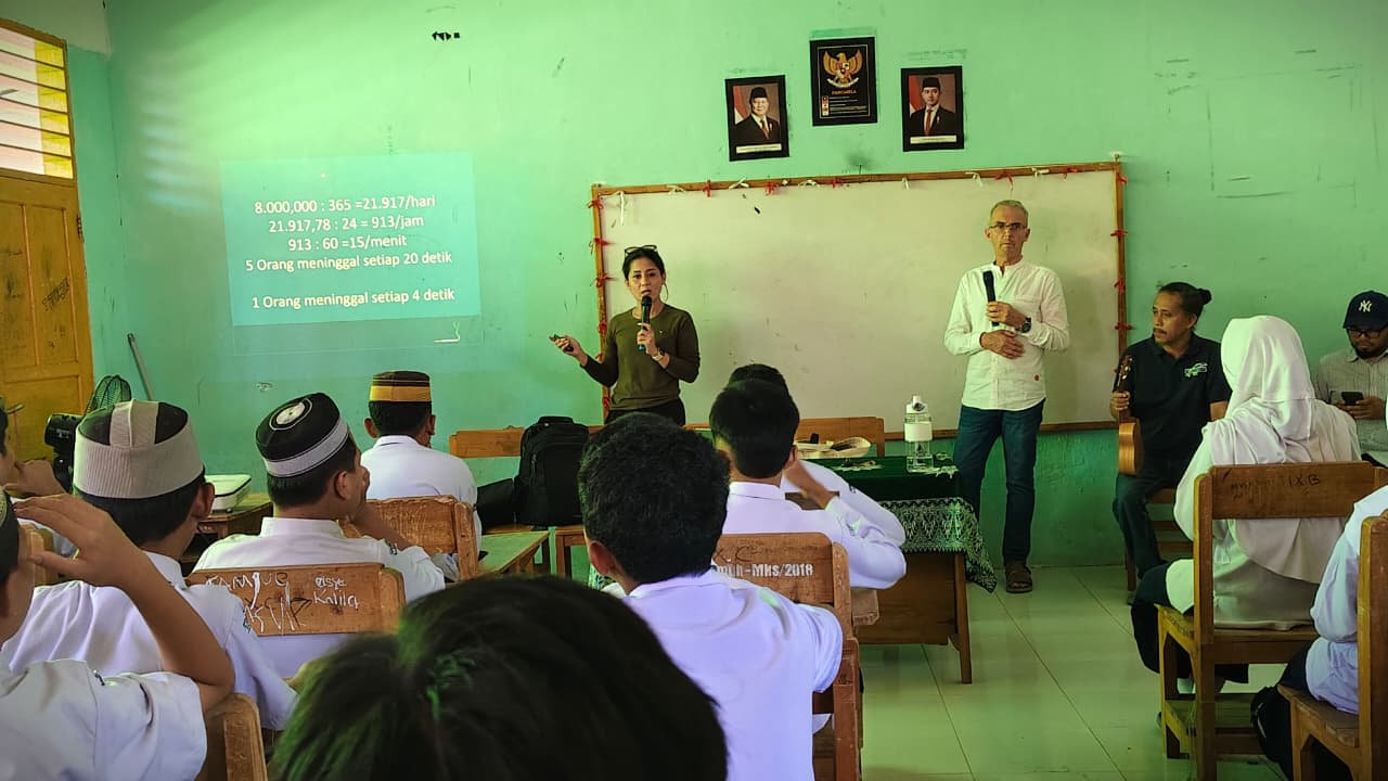 MTsS Muhammadiyah Bantaeng Sambut Paul Bennets, Edukasi Siswa Bahaya Rokok