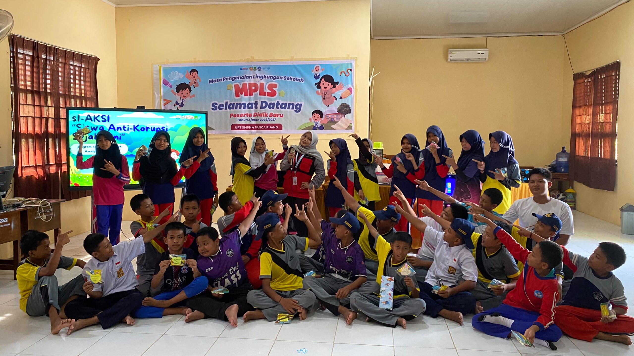 Mahasiswa KKN Unhas Tanamkan Budaya Kejujuran Lewat Program “SI AKSI” di SMPN 4 Panca Rijang