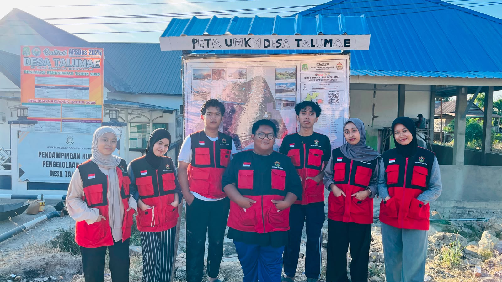 Bantu Ekonomi Warga, Mahasiswa Unhas Pasang Peta UMKM di Desa Talumae